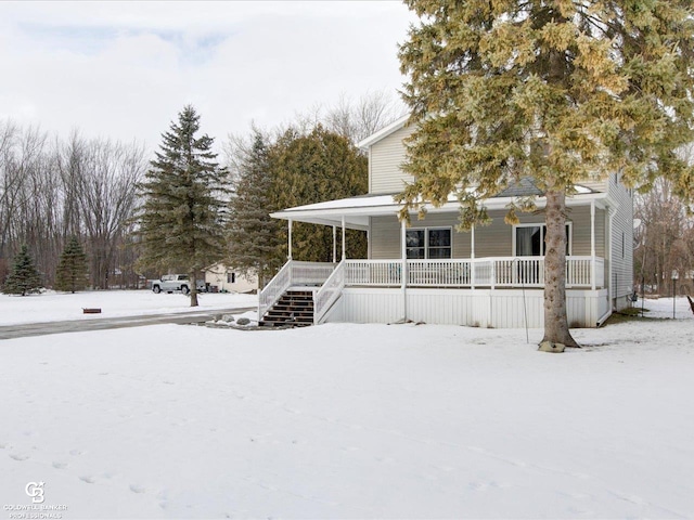 view of front of property featuring a porch