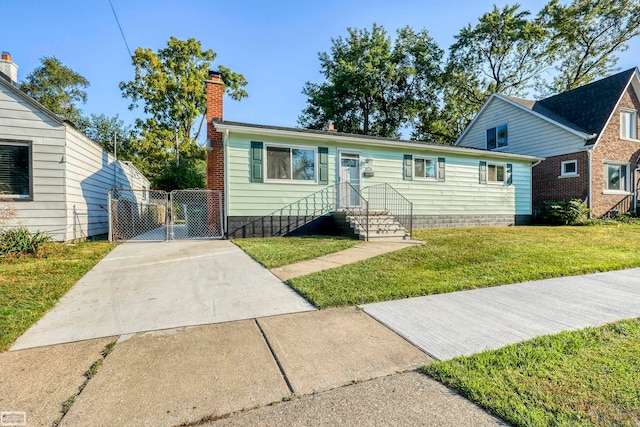 bungalow featuring a front lawn