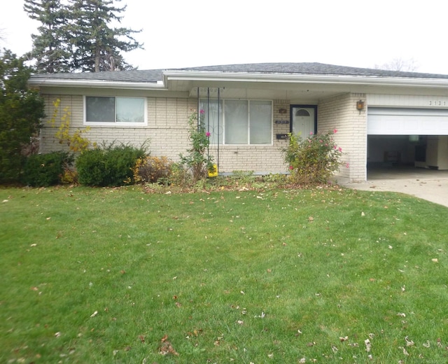 view of front of home featuring a garage and a front yard