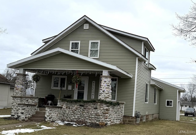 view of front facade with covered porch