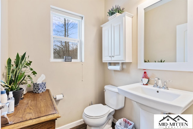 bathroom featuring toilet