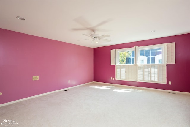 carpeted empty room featuring ceiling fan