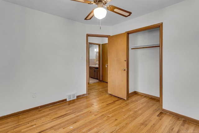 unfurnished bedroom with light wood-type flooring, a closet, and ceiling fan