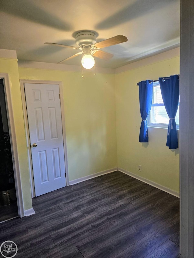 empty room featuring dark hardwood / wood-style floors and ceiling fan