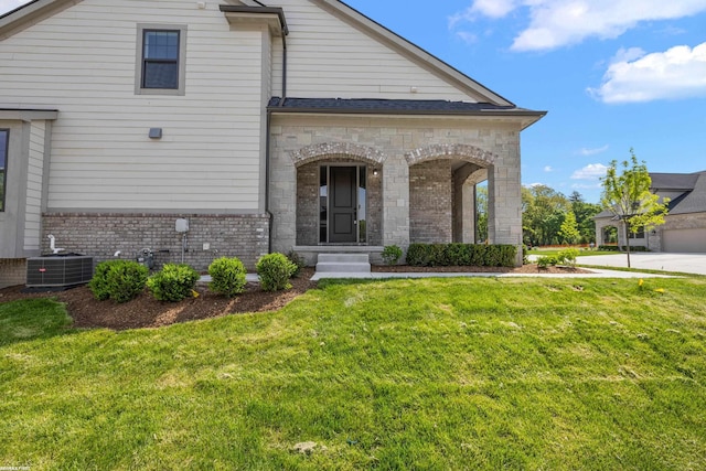 view of front of home featuring central AC and a front yard