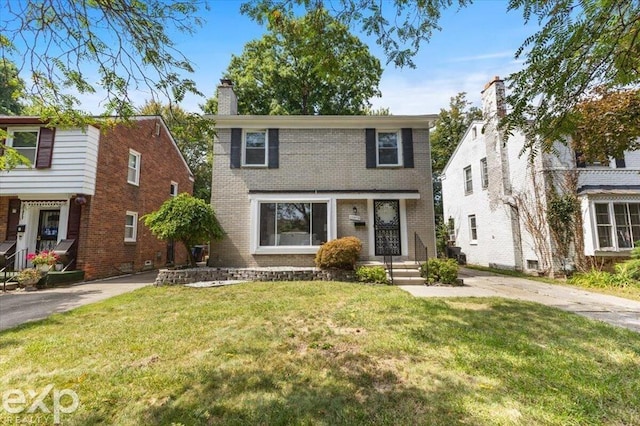 view of front of property featuring a front yard