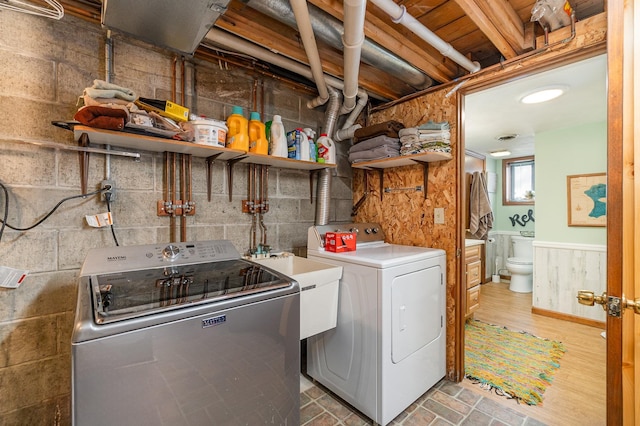 laundry area featuring sink and washer and clothes dryer