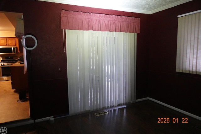 unfurnished room featuring ornamental molding