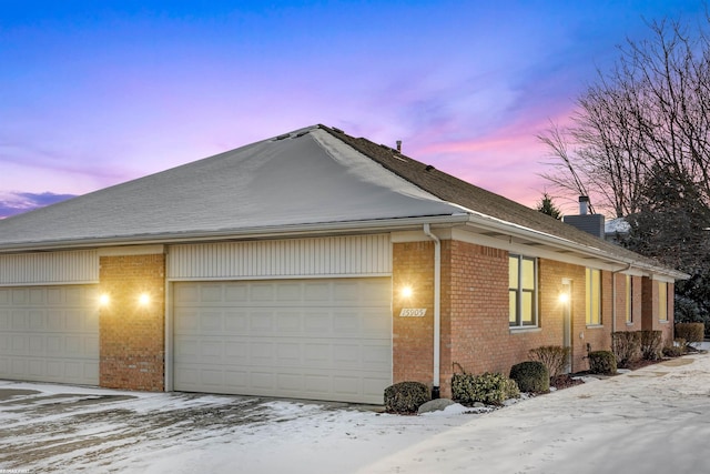 view of front facade featuring a garage