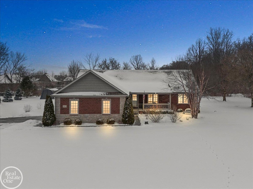 single story home with a porch