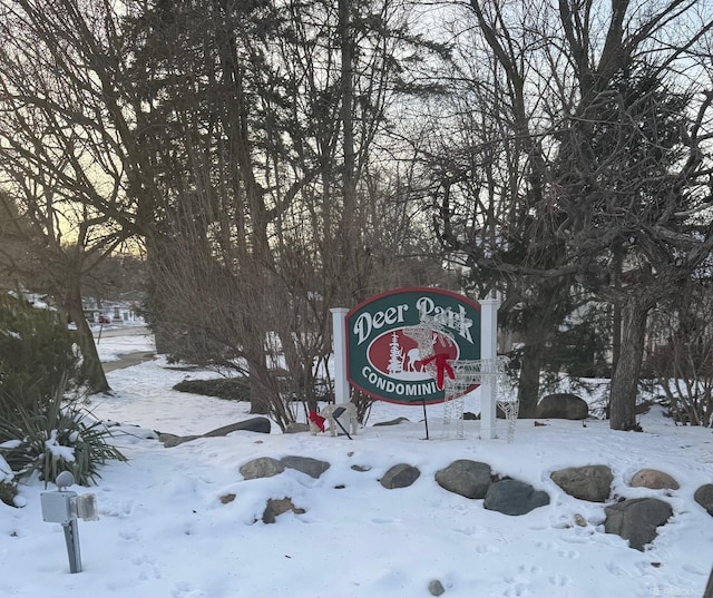 view of community / neighborhood sign