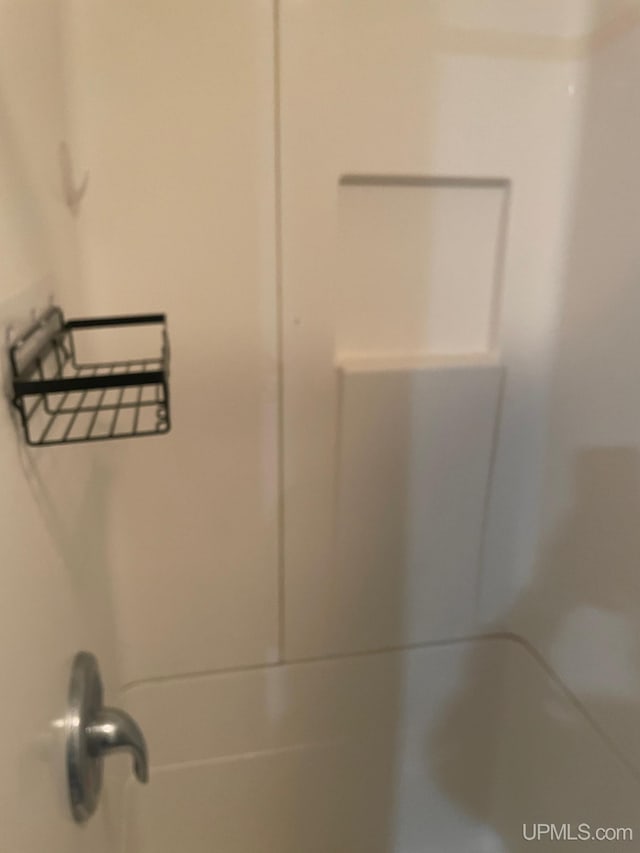 bathroom featuring shower / washtub combination