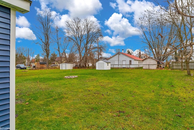 view of yard featuring a storage unit