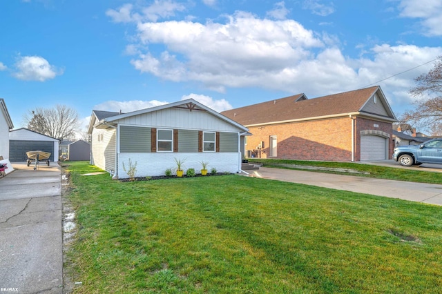 view of front facade with a garage and a front lawn