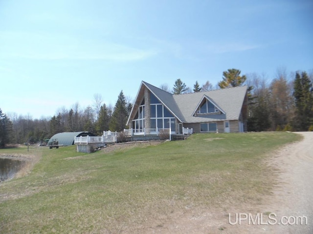 view of front of home featuring a front lawn