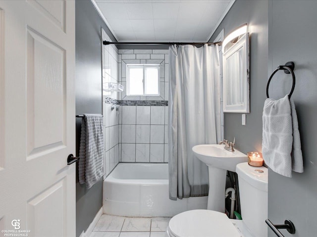 bathroom with toilet, crown molding, and shower / bath combo with shower curtain