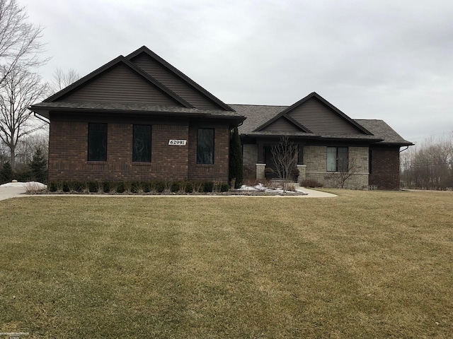 view of front of property with a front lawn