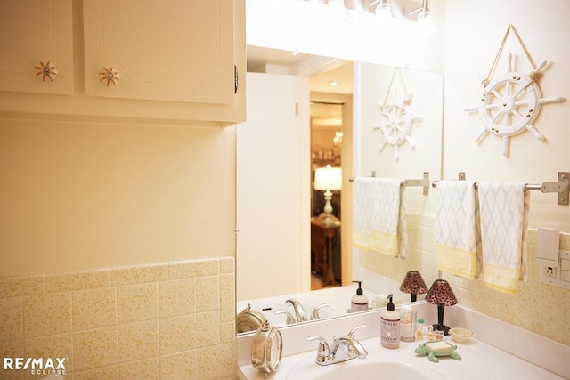 bathroom featuring sink