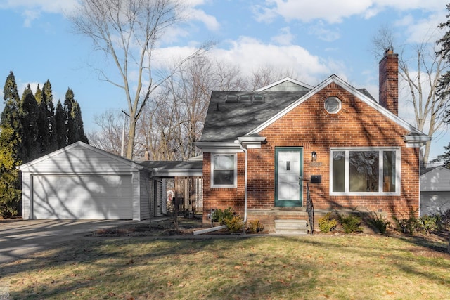 view of front of home with a front lawn