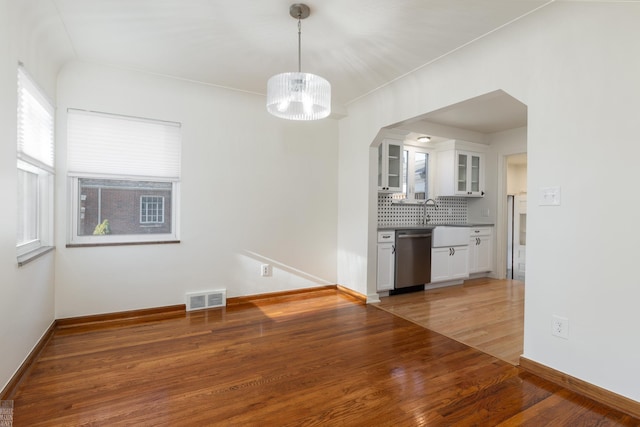 interior space featuring dark wood-type flooring, sink, and a notable chandelier