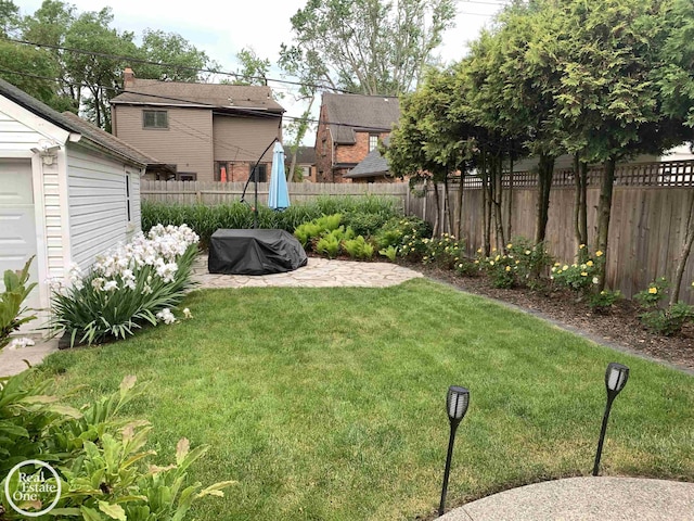 view of yard with a patio area