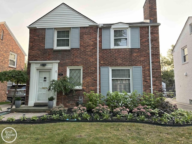 view of front facade with a front yard