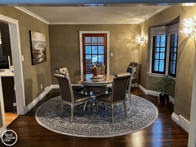 dining area featuring hardwood / wood-style floors, crown molding, and a wealth of natural light