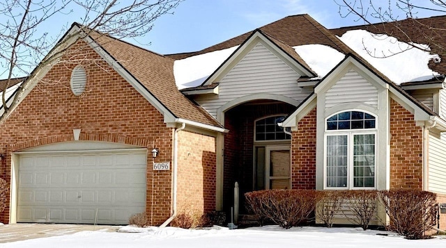 view of front facade featuring a garage