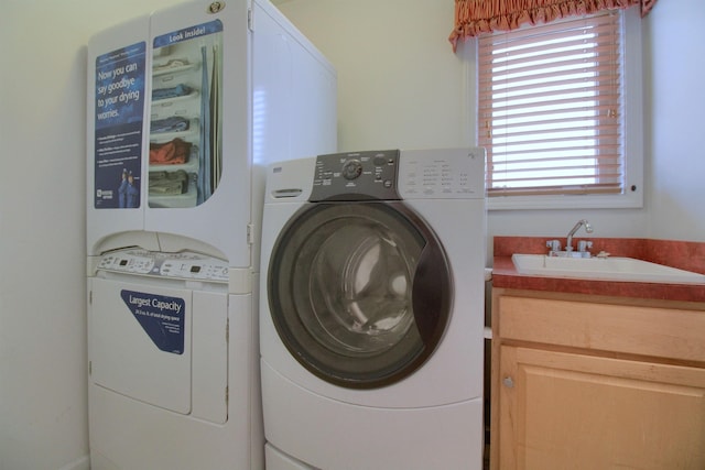 laundry room with sink, cabinets, and washer and dryer