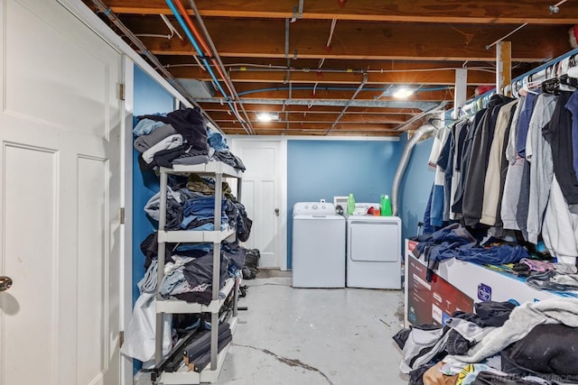 laundry room with washer and clothes dryer