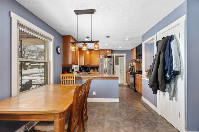 dining space with sink and a textured ceiling