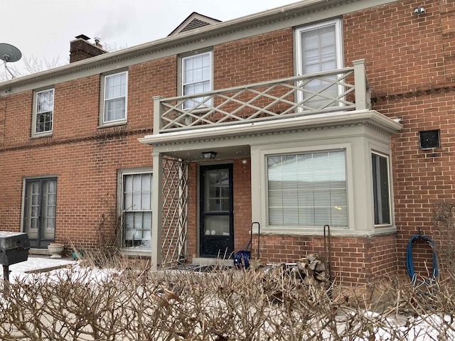 view of front of house featuring a balcony