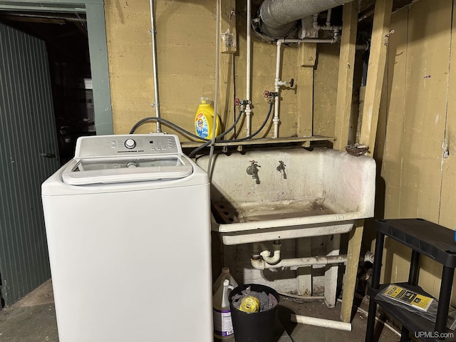 laundry area featuring washer / clothes dryer and sink