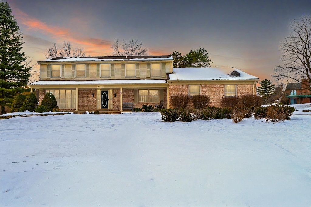 view of front property