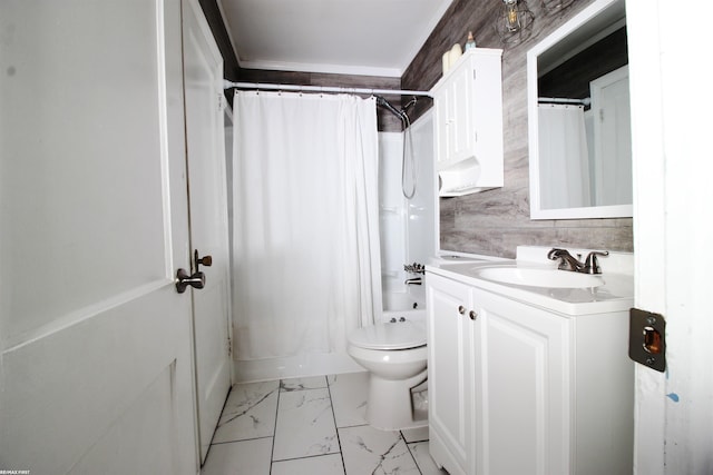 full bathroom featuring shower / bath combination with curtain, vanity, and toilet