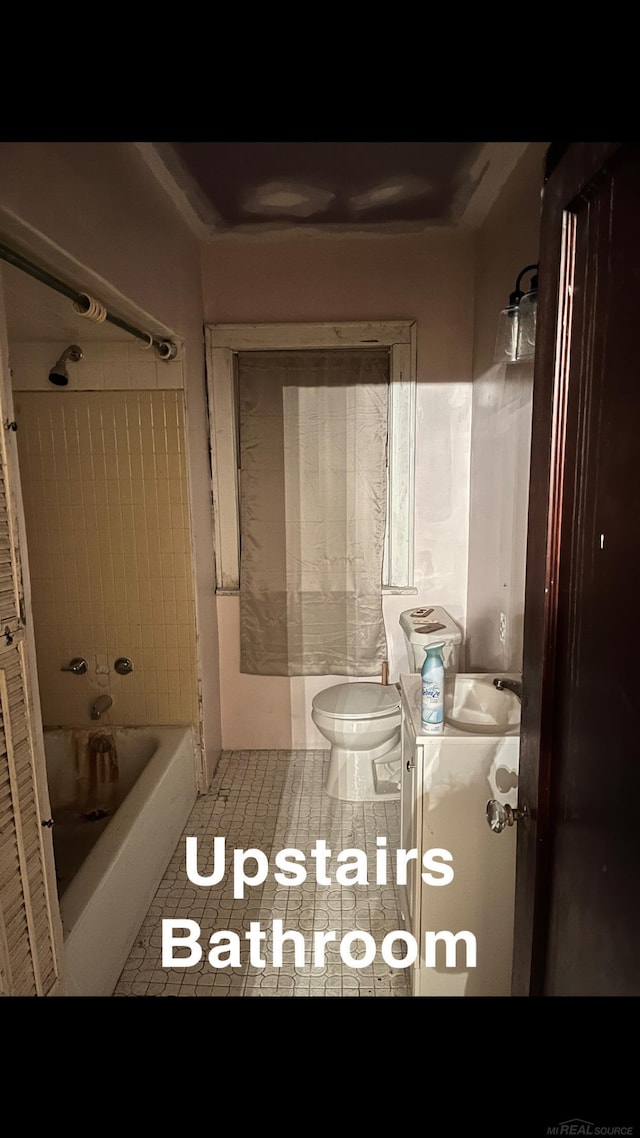 full bathroom featuring tile patterned flooring, toilet, bathing tub / shower combination, and sink