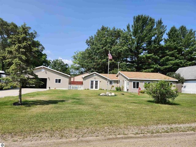 ranch-style house with a front lawn