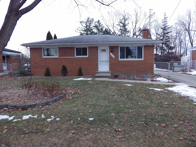 view of front of house featuring a front yard