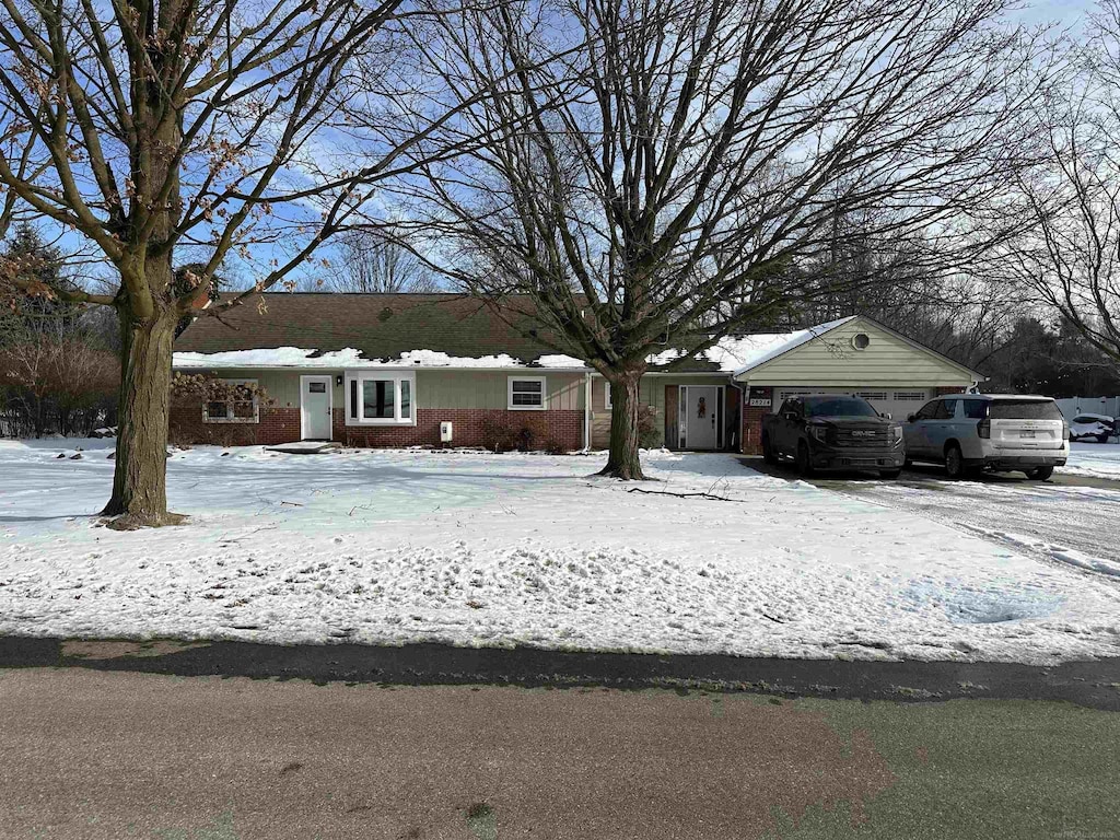 single story home featuring a garage