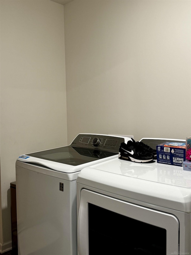 laundry area featuring washing machine and clothes dryer