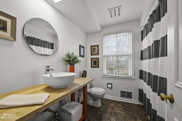 bathroom featuring toilet and sink