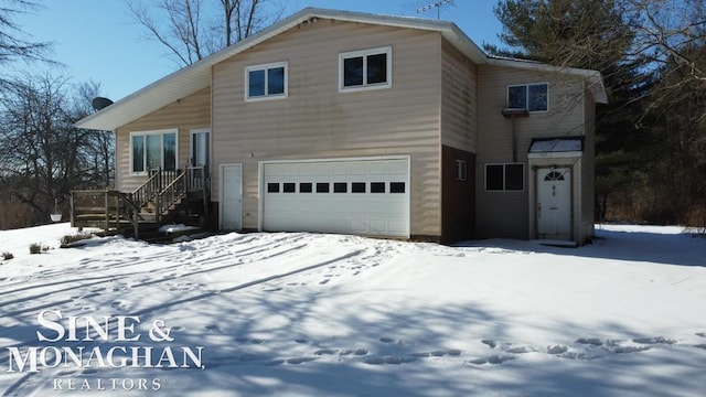 view of front of property featuring a garage