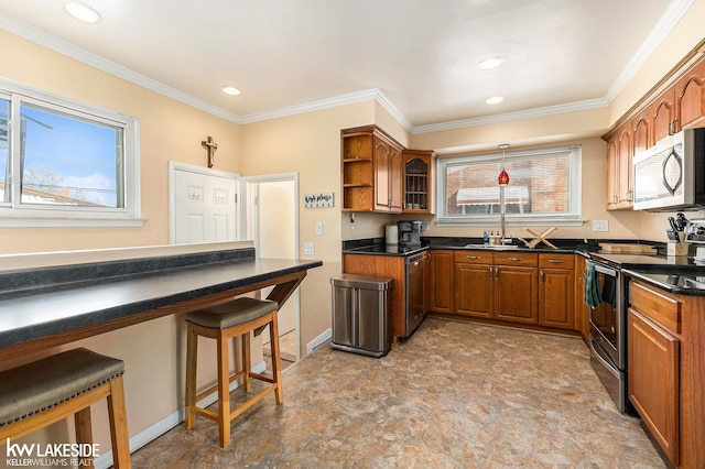 kitchen featuring appliances with stainless steel finishes, sink, a breakfast bar area, and a wealth of natural light