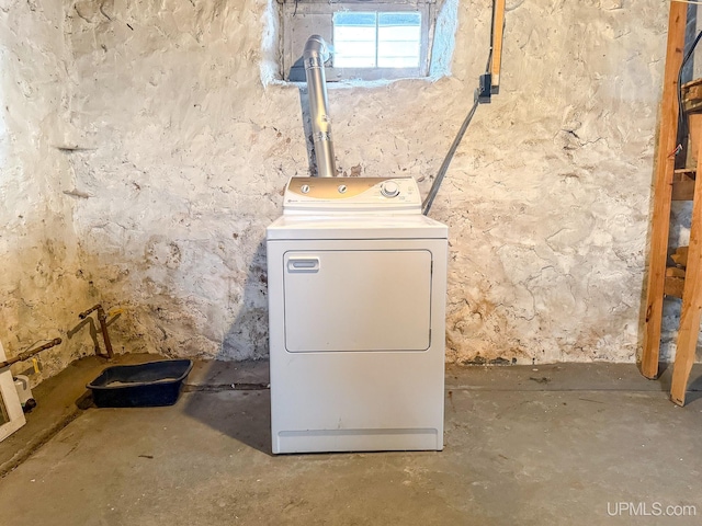 washroom with washer / clothes dryer