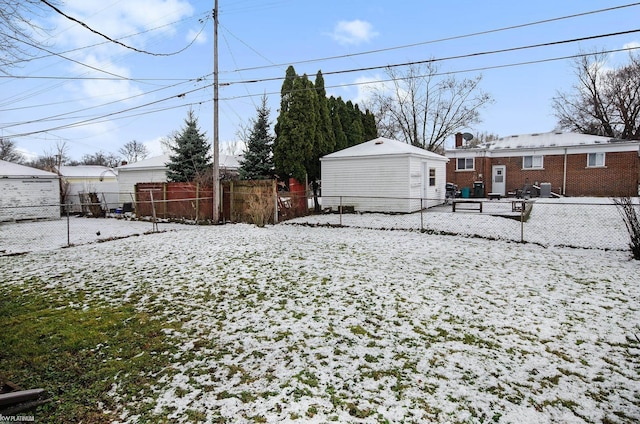 view of yard layered in snow