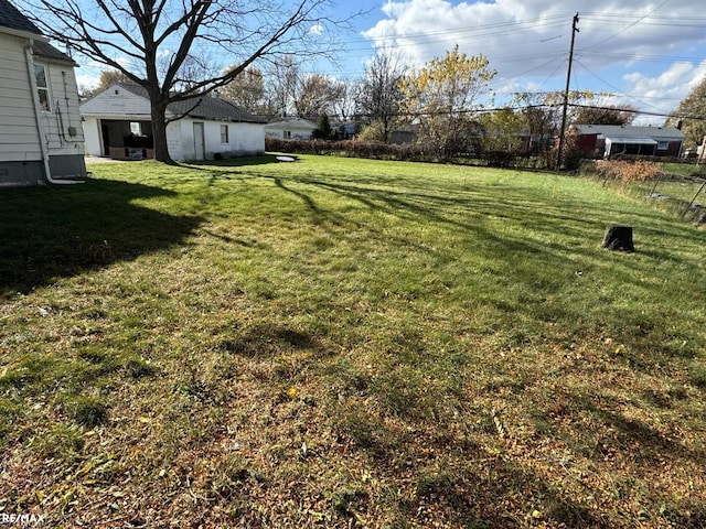 view of yard featuring central AC unit