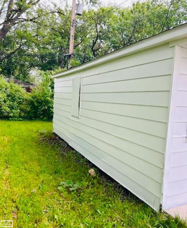 view of side of property with a storage shed