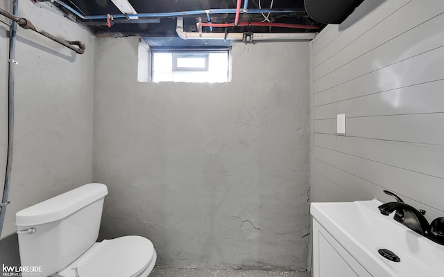 bathroom featuring sink and toilet