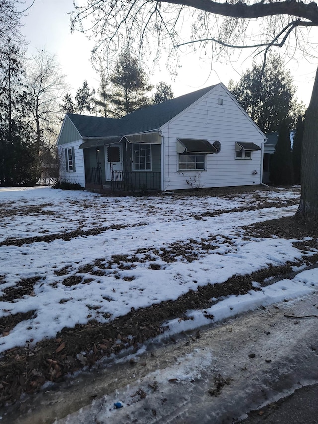 view of front of house featuring covered porch