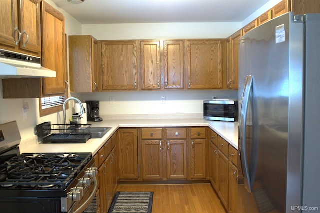 kitchen featuring sink, stainless steel appliances, and light hardwood / wood-style floors